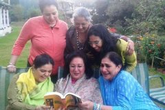 ladies-from-both-sides-of-the-border-enjoying-my-book-in-the-club-gdn-1