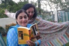 ladies-from-both-sides-of-the-border-enjoying-my-book-in-the-club-gdn-2